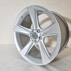 R17 x 8;9J 5x120