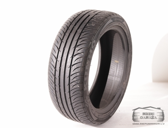 Kumho Ecsta SPT