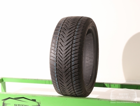 Goodyear Eagle UltraGrip GW 3