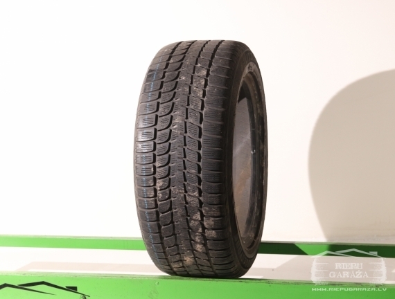 Bridgestone Blizzak LM-25 4X4 RFT