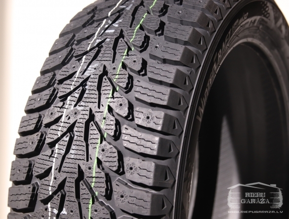 Kumho WI32 studded