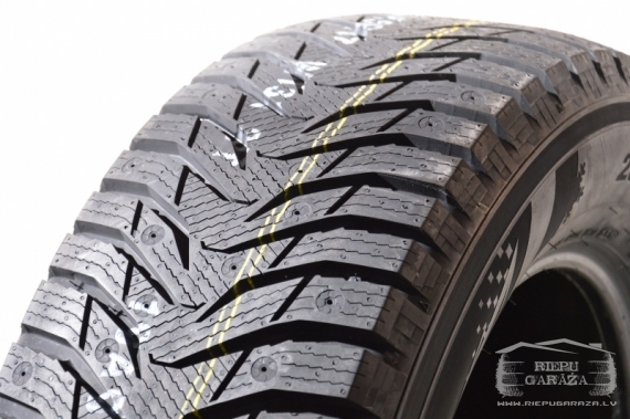 Kumho WI31+ studded