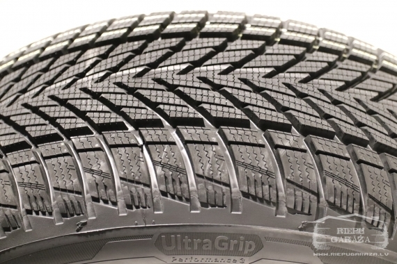 Goodyear UltraGrip Performance 3