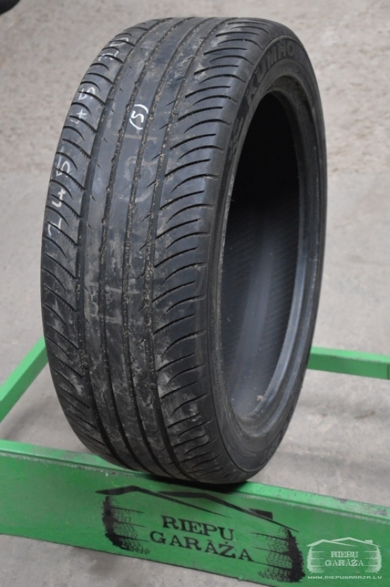 Kumho Ecsta SPT