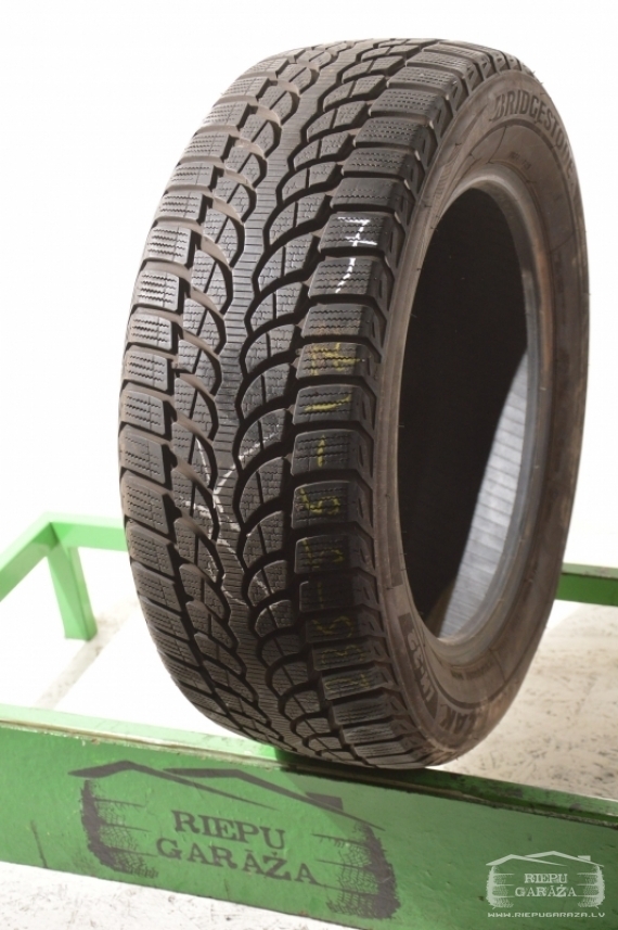 Bridgestone Blizzak LM-32