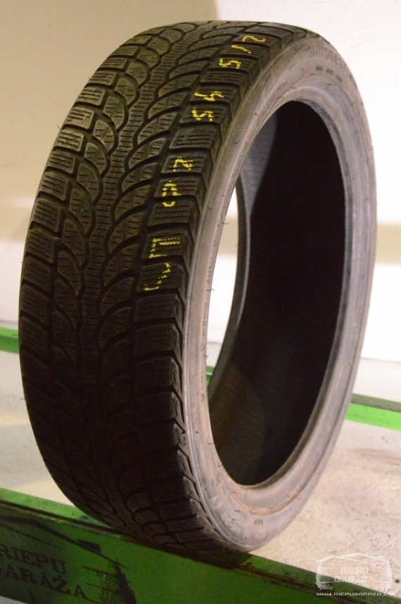 Bridgestone Blizzak LM-32