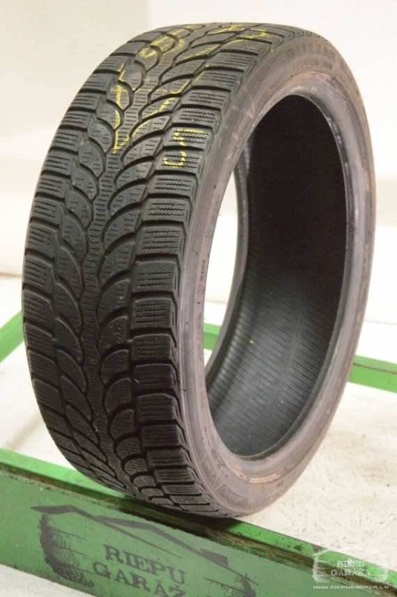 Bridgestone Blizzak LM-32